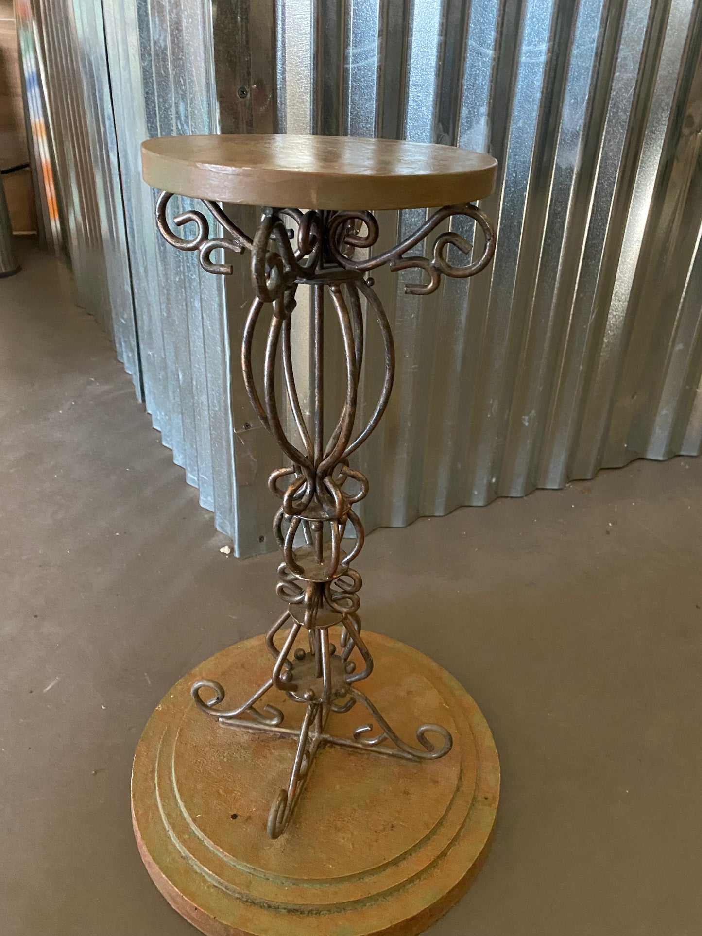Scroll plant stand