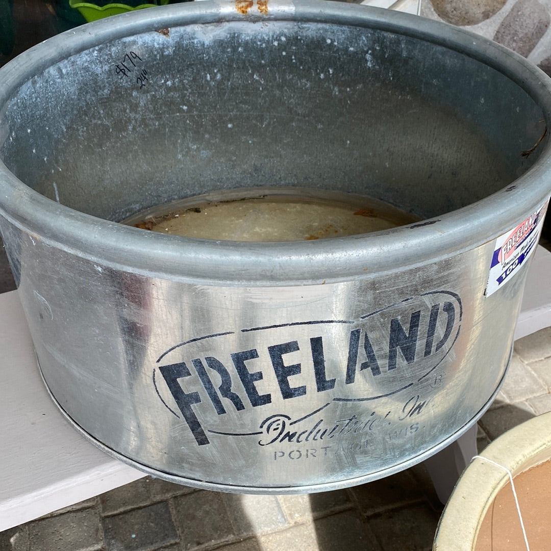 Freeland Galvanized TankPlanter-24" round