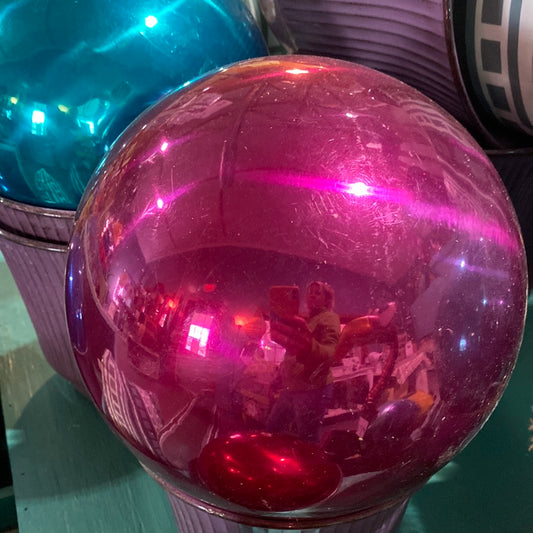 Globe - Fuschia 10"