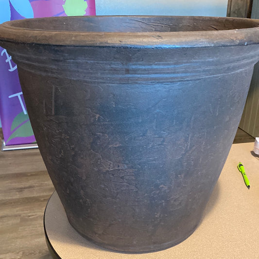 Dominican Kiri Planter -rust 20"